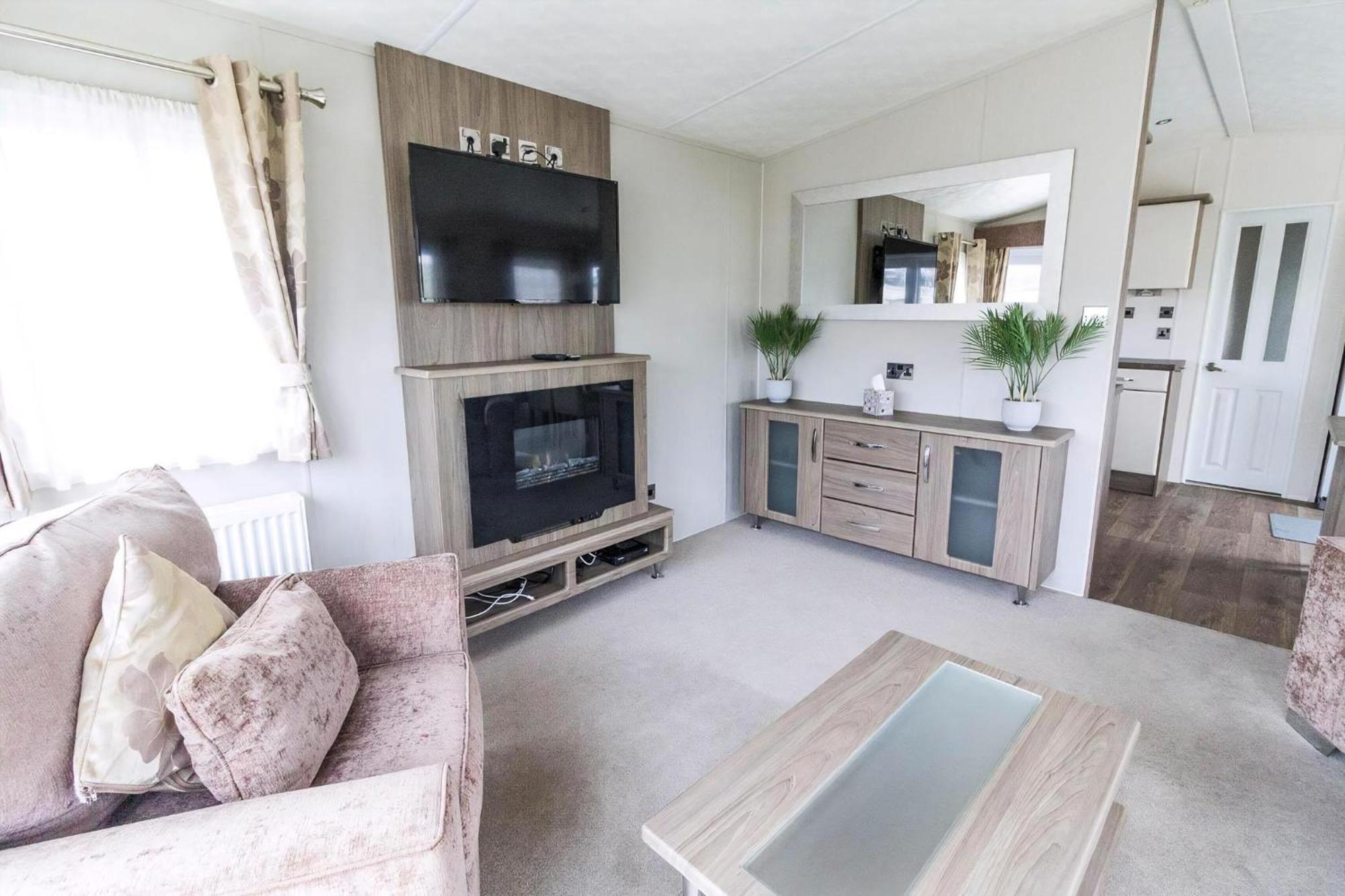 Beautiful 6 Berth Caravan By The Beach In Suffolk Ref 40076Nd Lowestoft Εξωτερικό φωτογραφία