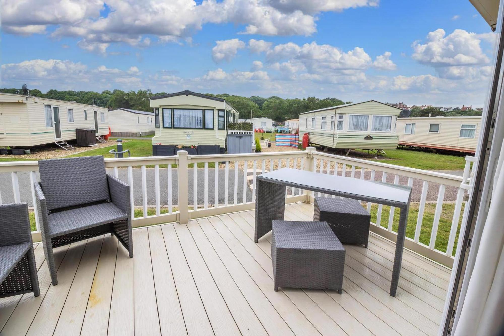 Beautiful 6 Berth Caravan By The Beach In Suffolk Ref 40076Nd Lowestoft Εξωτερικό φωτογραφία