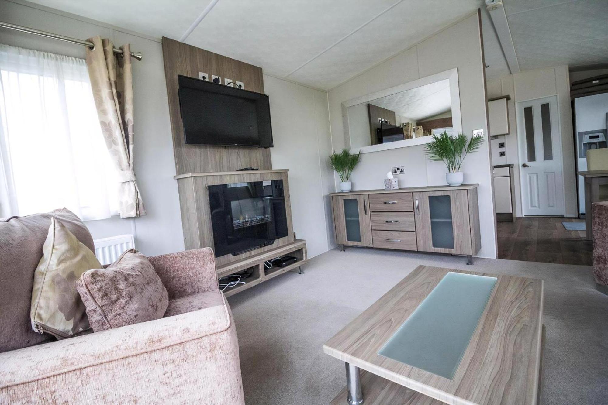 Beautiful 6 Berth Caravan By The Beach In Suffolk Ref 40076Nd Lowestoft Εξωτερικό φωτογραφία
