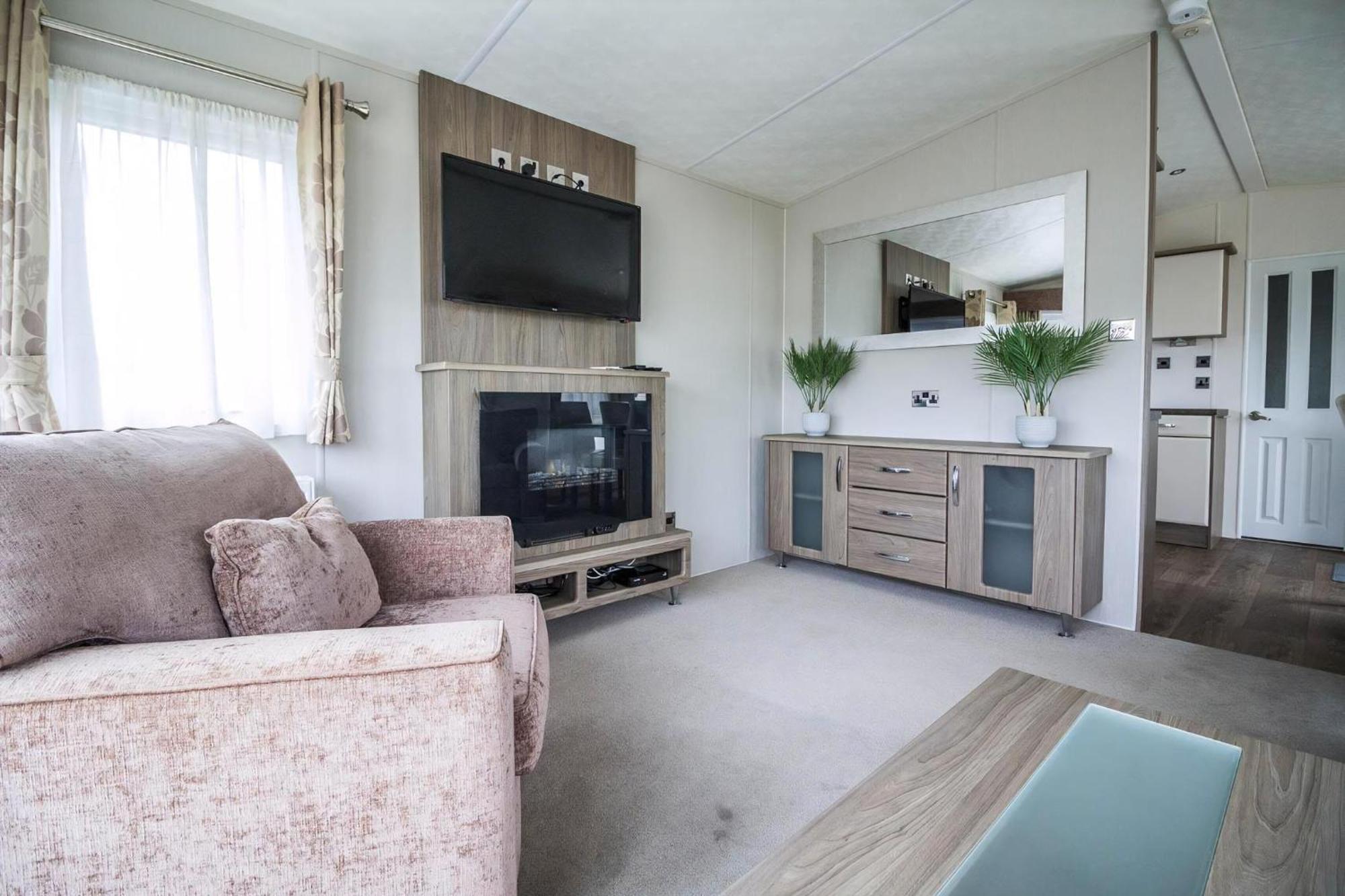 Beautiful 6 Berth Caravan By The Beach In Suffolk Ref 40076Nd Lowestoft Εξωτερικό φωτογραφία